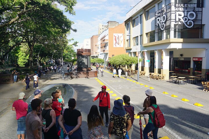 Private Tour in Cali with Salsa Class, Museums and Local Food