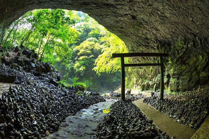 From Fukuoka: Miyazaki, Takachiho Gorge And Shrine Day Tour
