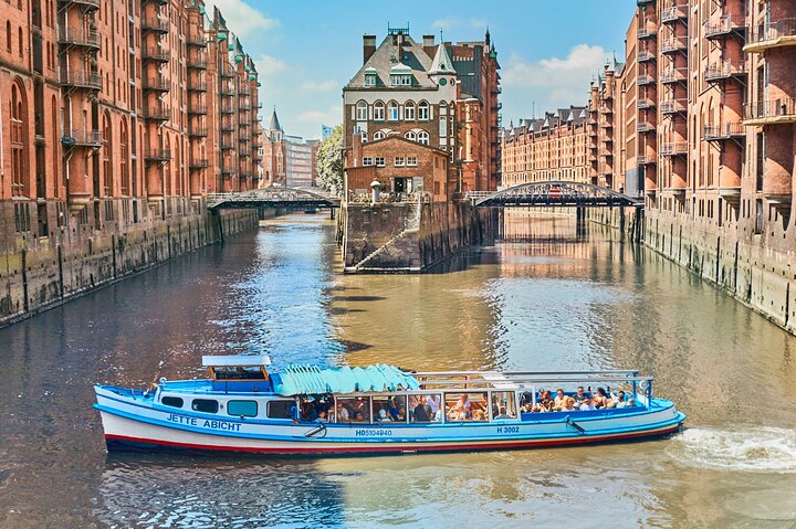 Hamburg: 1-hour harbor tour