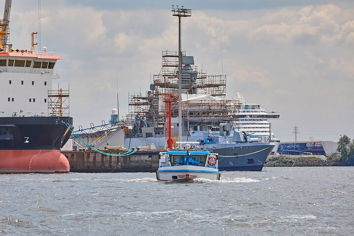 Hamburg: 1-hour harbor tour
