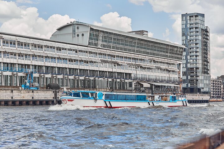 Hamburg: 1-hour harbor tour