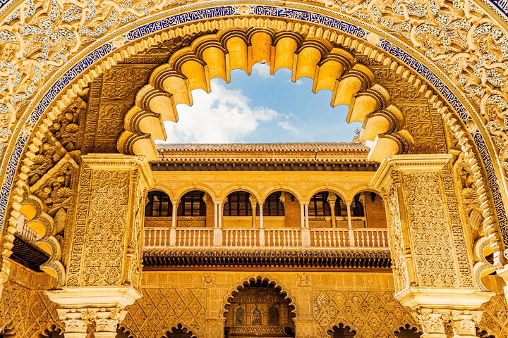 Skip the Line Seville Alcázar, Cathedral & Giralda Guided Tour