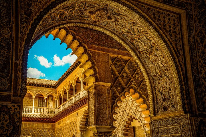 Skip the Line Seville Alcázar, Cathedral & Giralda Guided Tour
