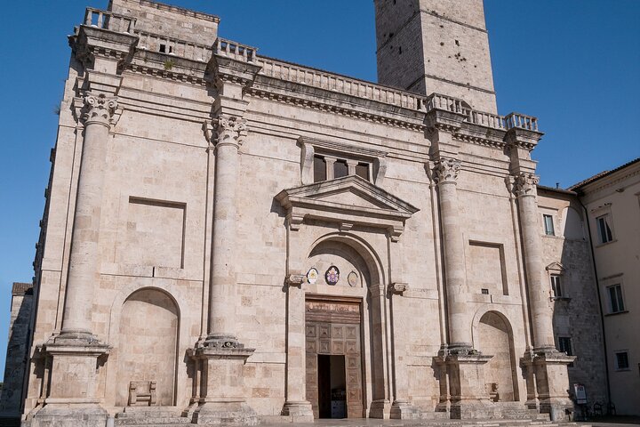 Kid-Friendly Ascoli Highlights Private Guided Tour for Families
