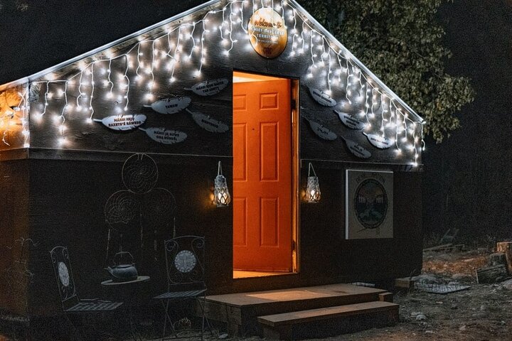 Intimate Aurora Tours Cozy Cabin Bucket List