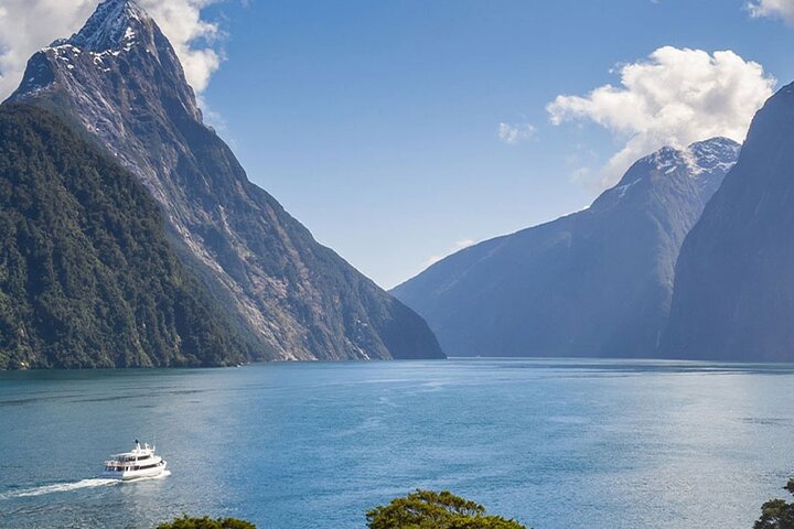 Award Winning Milford Sound Full Day Tour & Cruise from Te Anau