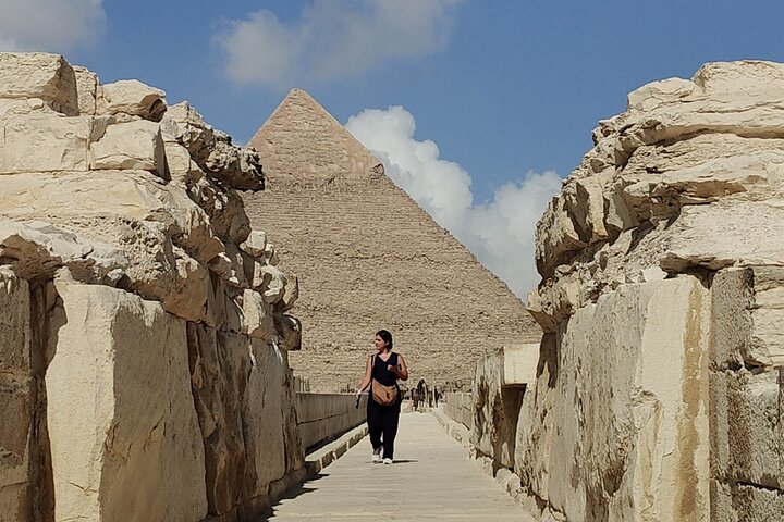 Private Guided Tour Giza pyramids, Sphinx with an Egyptologist