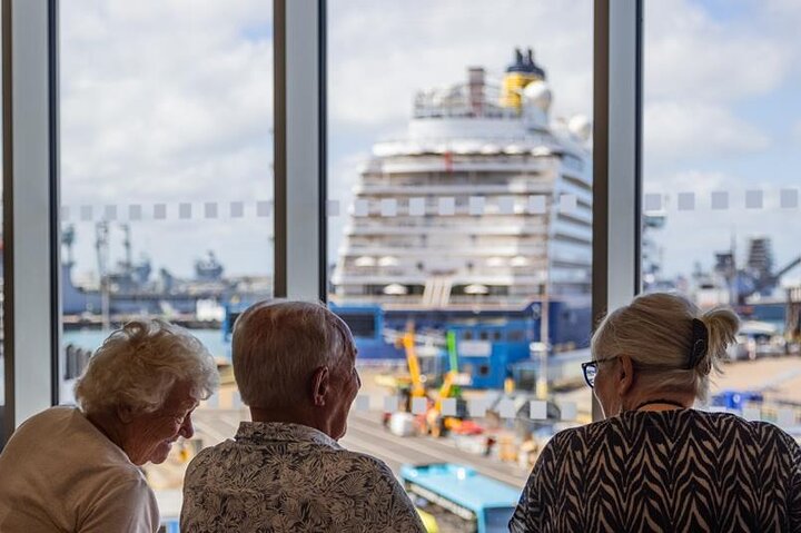Portsmouth Cruise Port to Heathrow Airport Private Transfer
