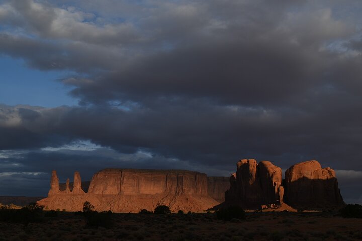3.0 Hours of Monument Valley's Sunrise or Sunset 4×4 Tour