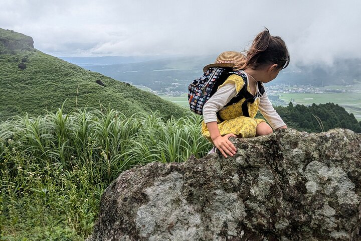 Walking through the Aso Caldera, Historical Walk along the "Bungo Kaido"