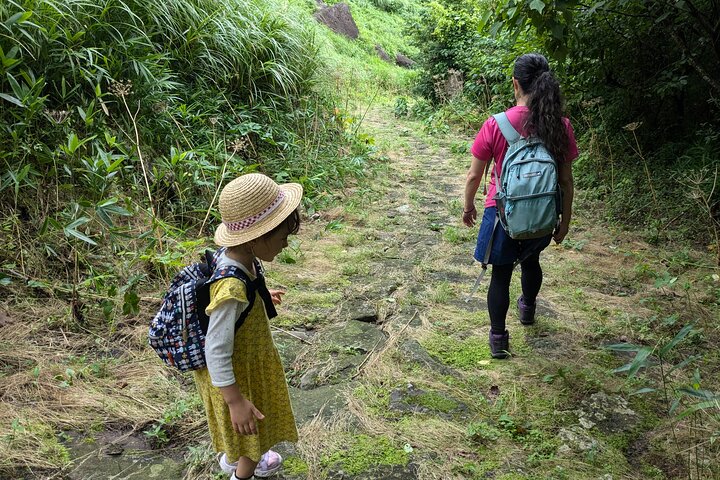 Walking through the Aso Caldera, Historical Walk along the "Bungo Kaido"