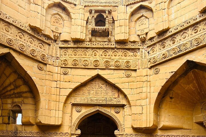 Day Tour in Karachi Unesco Heritage
