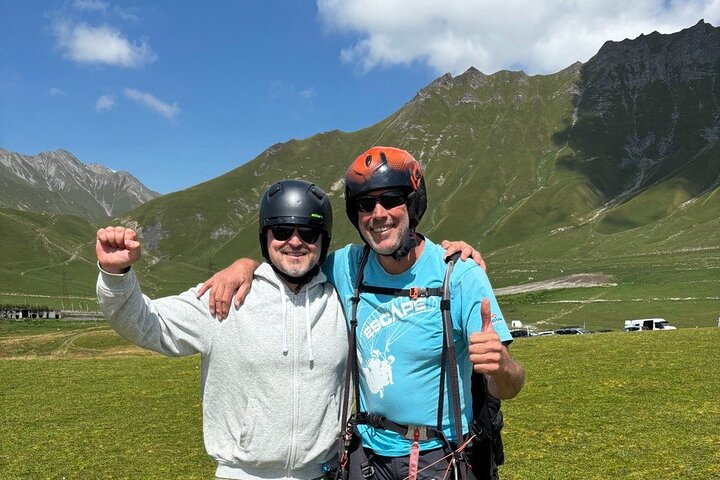 Gudauri: Paragliding with Free HD Video & Hotel Transfer