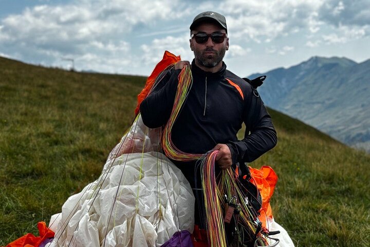 Gudauri: Paragliding with Free HD Video & Hotel Transfer