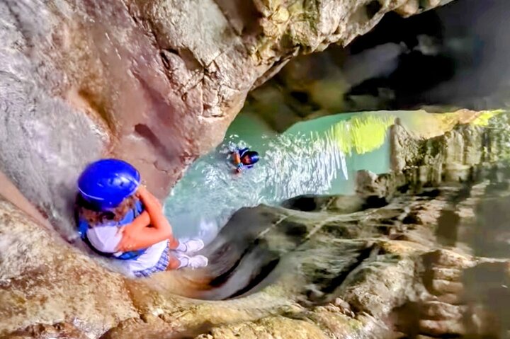 AMBER COVE-TAINO BAY 7 Damajagua Waterfalls + Locale Food