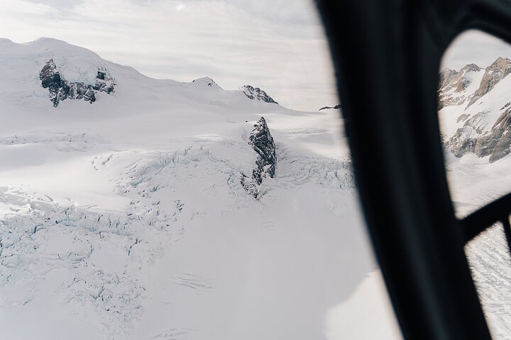 Mount Cook and The Glaciers 55-Minute Helicopter Flight