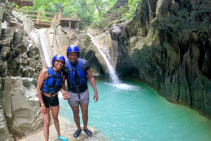 AMBER COVE-TAINO BAY 7 Damajagua Waterfalls + Locale Food