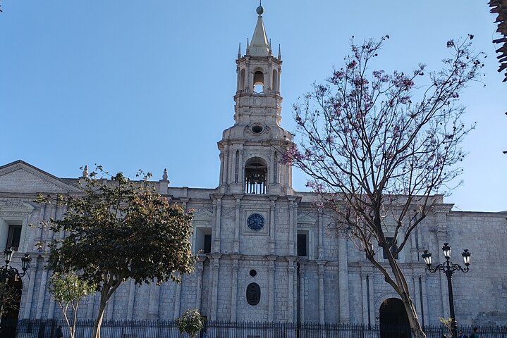 Guided tour of the city of Arequipa in private service