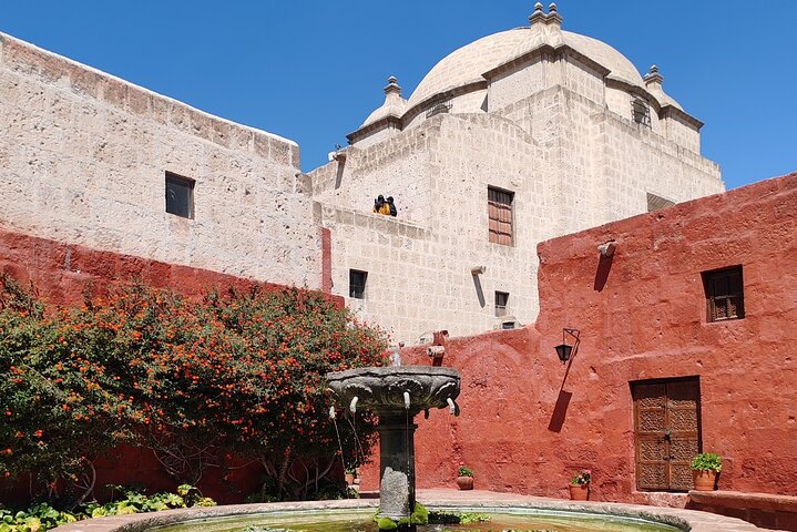 Guided tour of the city of Arequipa in private service