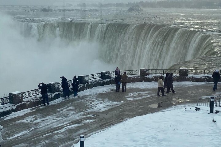 Niagara Falls Canada Walking Tour With Boat Cruise