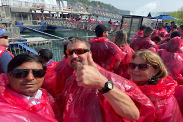 Niagara Falls Canada Walking Tour With Boat Cruise