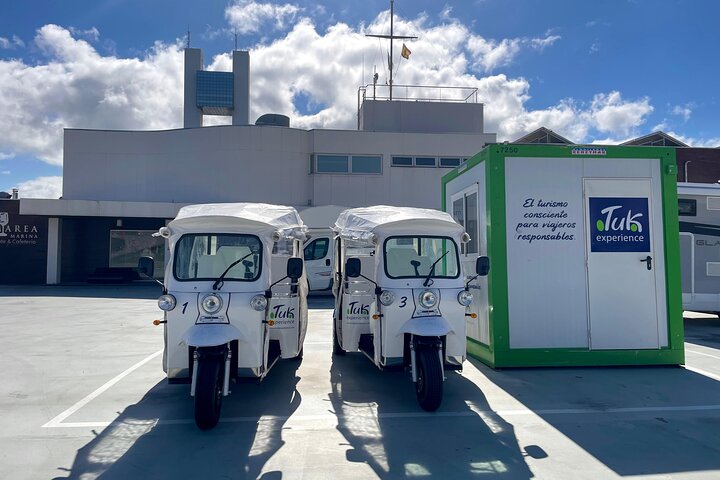 Private VIP Tour in Tuk tuk A Coruña