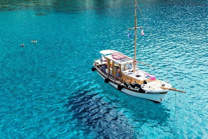 Small Group Kaiki Cruise & Greek Gastronomy Experience