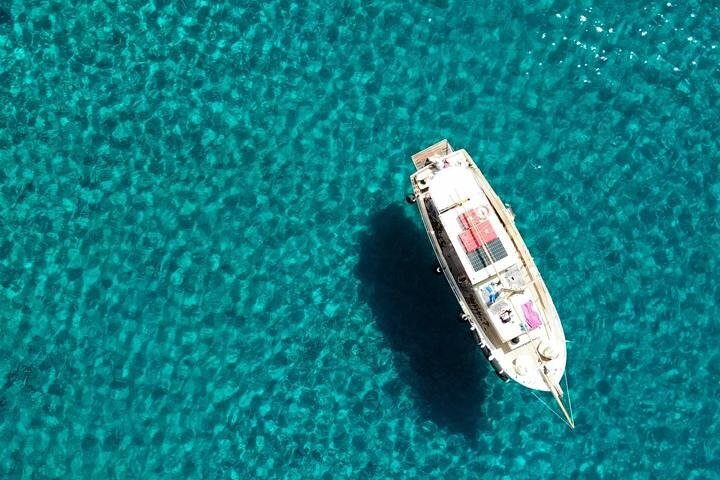 Small Group Kaiki Cruise & Greek Gastronomy Experience
