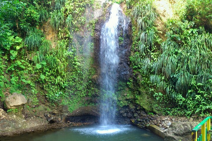 Private St Lucia Shore Tour: Mud Bath Volcano, Pitons & Falls