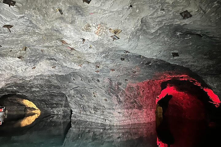 Vienna : Vienna Forest Tour with Underground Lake and Wine Tasting