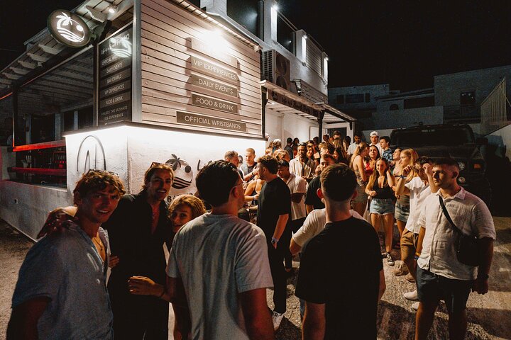 Pub Crawl in Cyclades