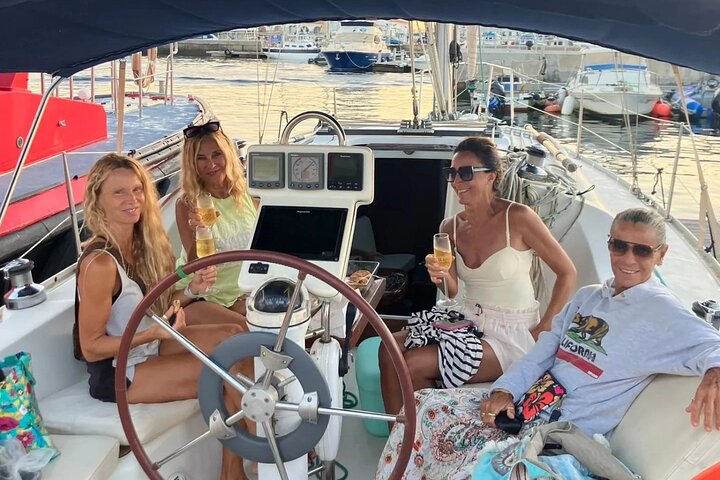 Tarifa Sailing and Snorkeling Excursion with tapas and drinks
