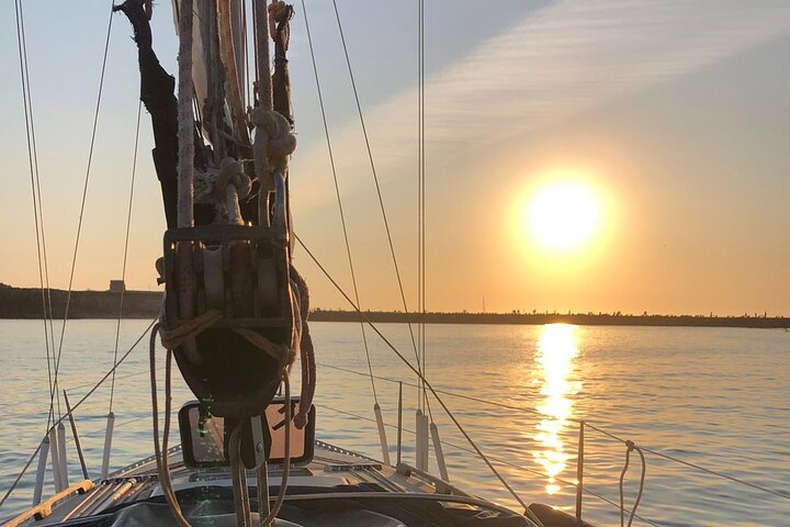 Tarifa Sailing and Snorkeling Excursion with tapas and drinks