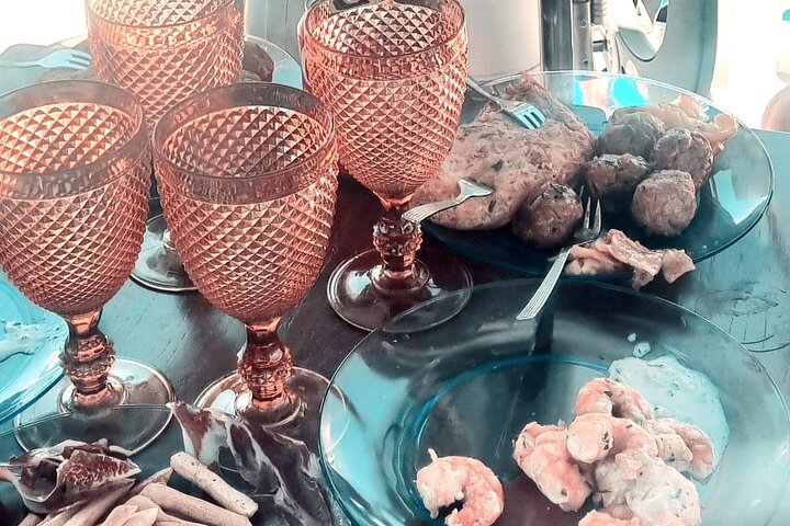 Tarifa Sailing and Snorkeling Excursion with tapas and drinks