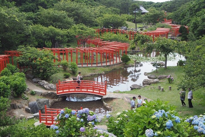 Takayama Inari Shrine & Tsurunomai-hashi bridge Tour