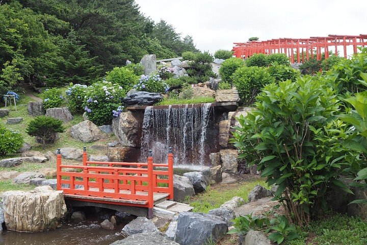 Takayama Inari Shrine & Tsurunomai-hashi bridge Tour