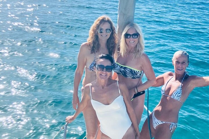 Tarifa Sailing and Snorkeling Excursion with tapas and drinks