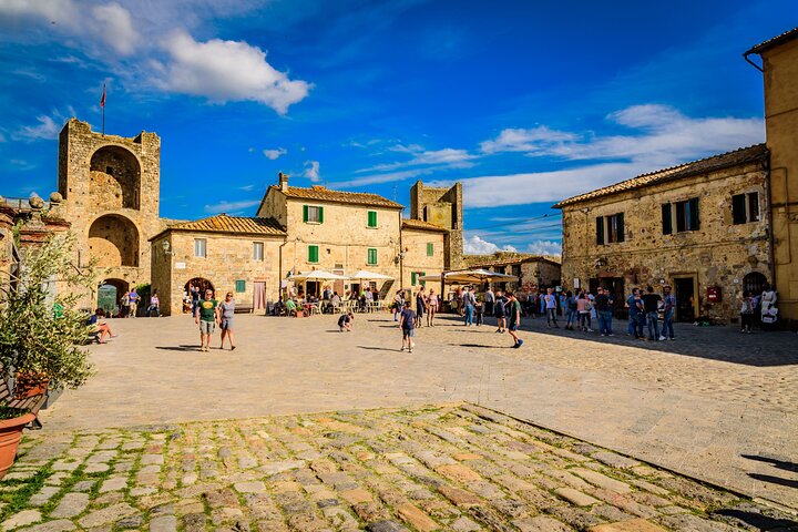 San Gimignano, Siena, Monteriggioni: Fully Escorted Tour, Lunch & Wine Tasting