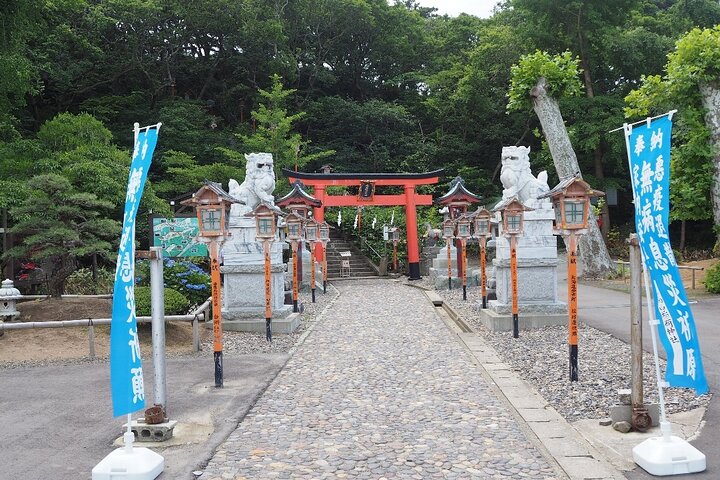 Takayama Inari Shrine & Tsurunomai-hashi bridge Tour