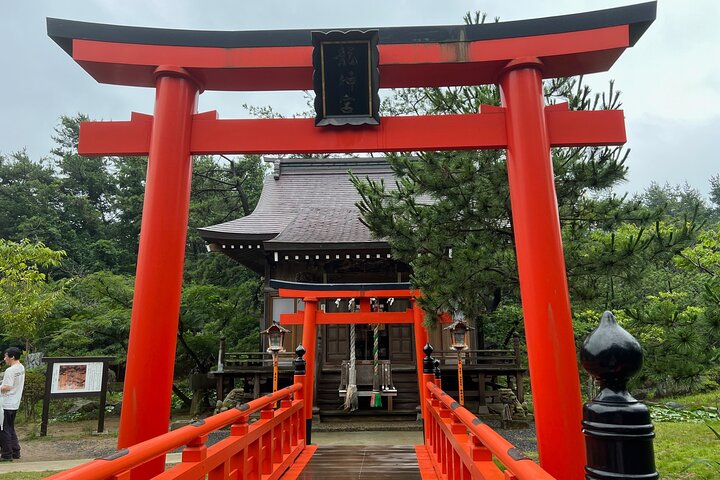Takayama Inari Shrine & Tsurunomai-hashi bridge Tour