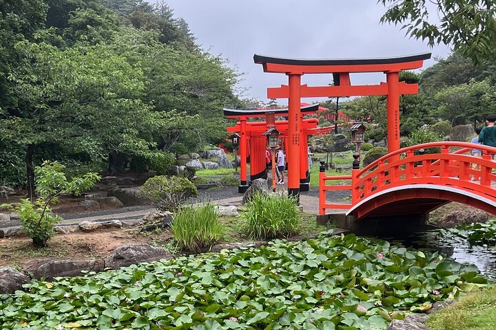 Takayama Inari Shrine & Tsurunomai-hashi bridge Tour