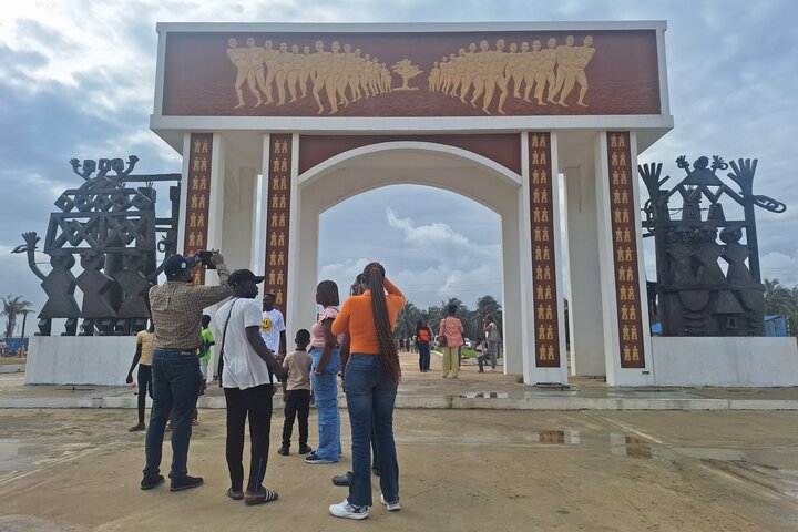 Private Full-Day Cultural Tour in Cotonou Ganvie and Ouidah