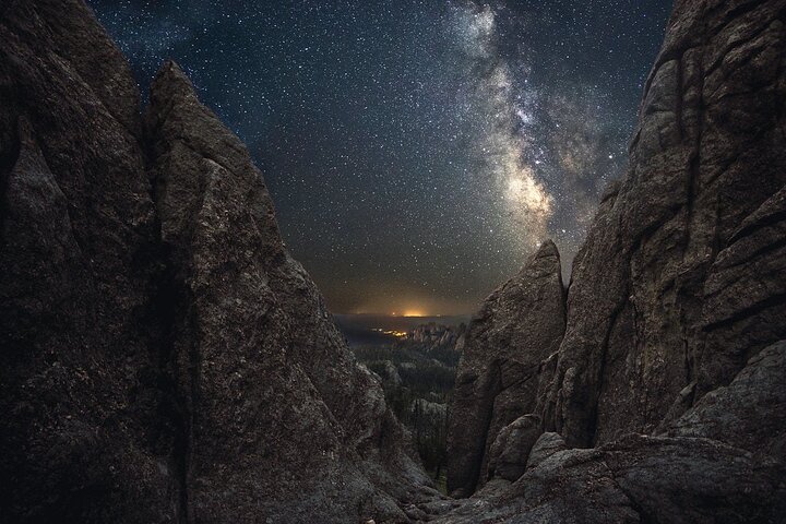 Mt Rushmore Night Ceremony and Tour - with Tunnels and Stargazing