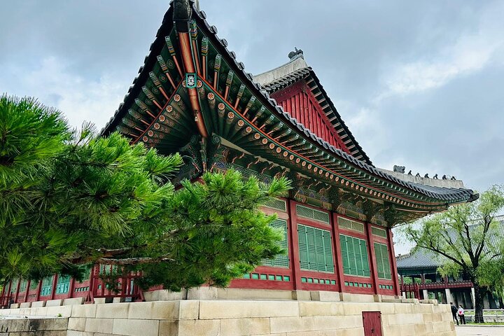 Small Group Seoul Highlight Tour opt. Hanbok & Tea Ceremony