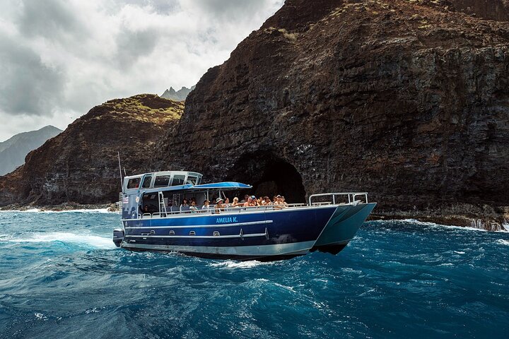 Kauai: NaPali Boat Tour on the Amelia K