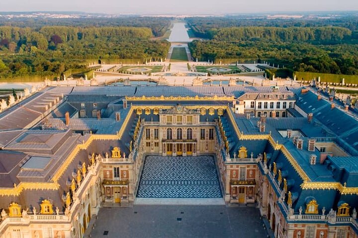 Versailles Palace & Gardens Semi Private Guided Tour with Pick up