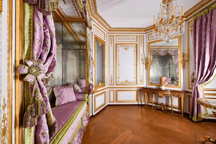 Versailles Palace & Gardens Semi Private Guided Tour with Pick up