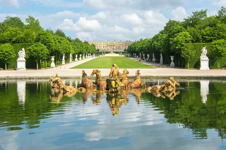 Versailles Palace & Gardens Semi Private Guided Tour with Pick up