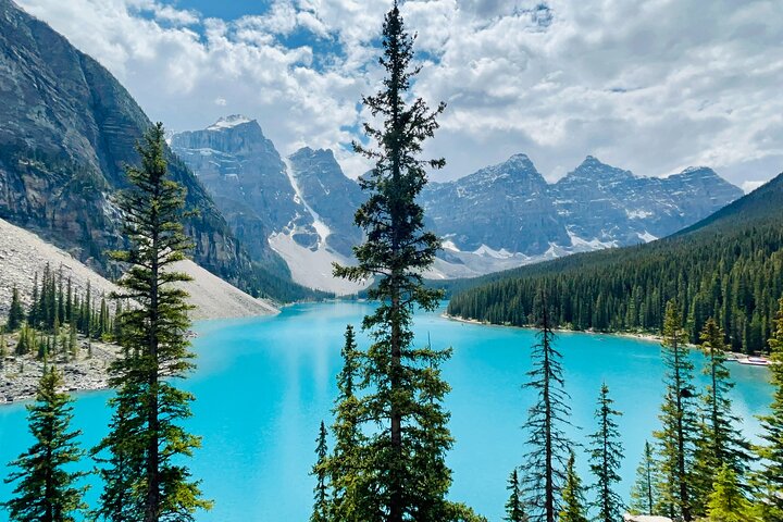 Calgary/Canmore/Banff: Moraine Lake & Lake Louise Return Shuttle