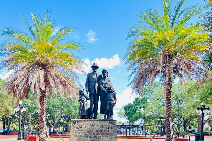 Small Group Tampa Sightseeing City Bus Tour